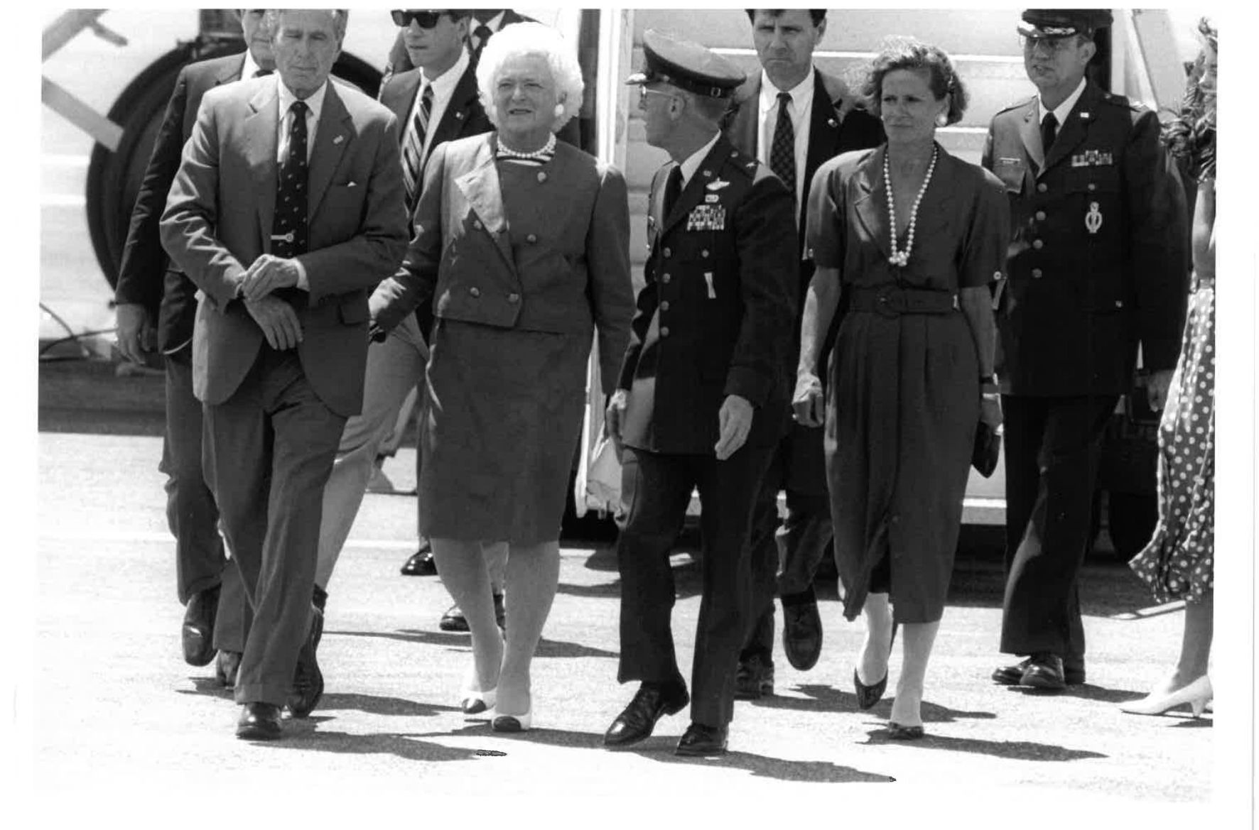 Bushes visit Mount Rushmore (13).jpg